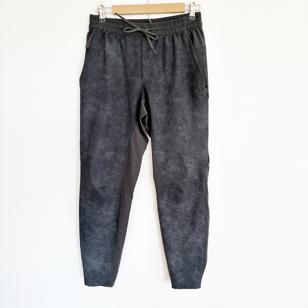 Lululemon License to Train Jogger Pants Mens M Gravel Dust Asphalt Grey Tapered
